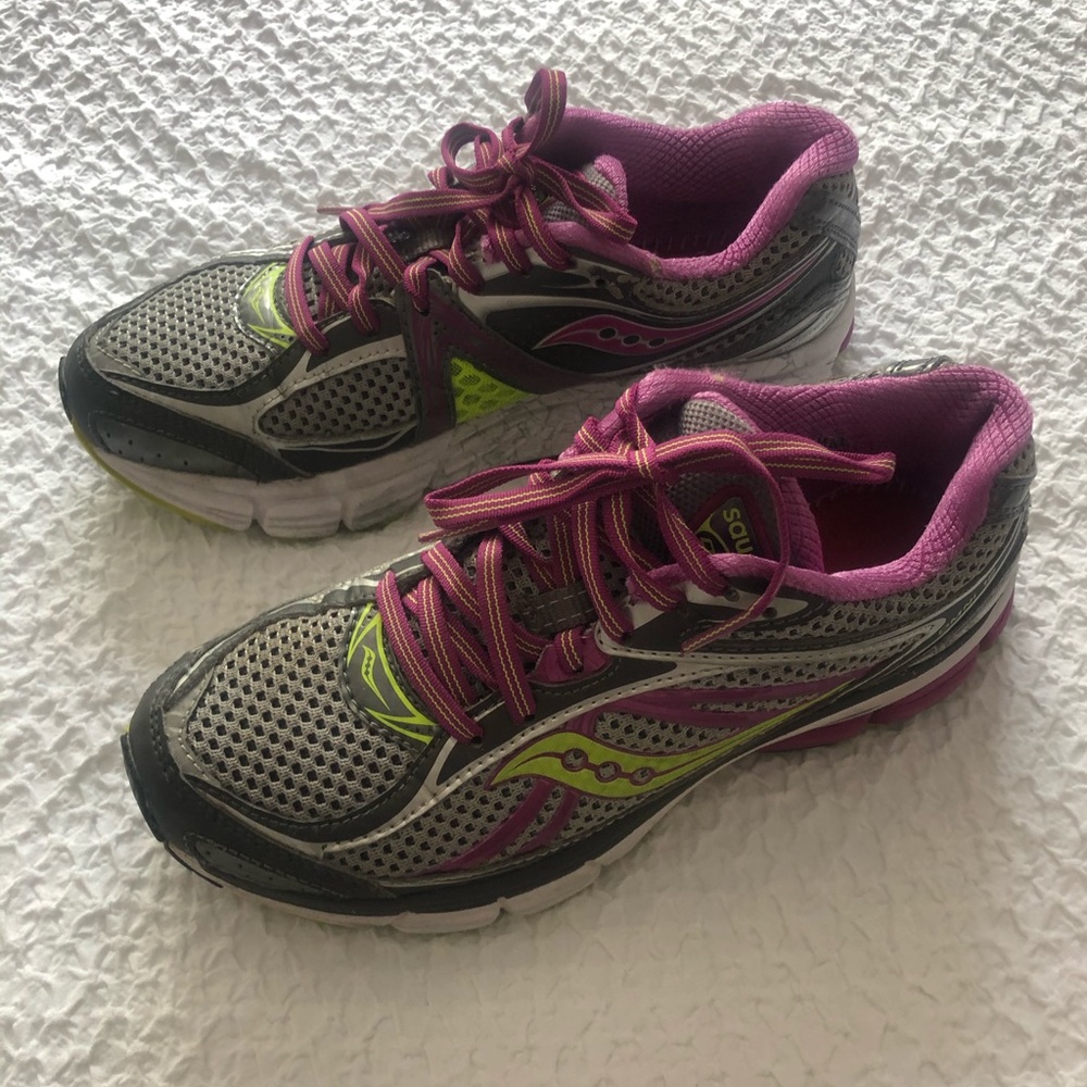 Saucony Omni 12 running shoe